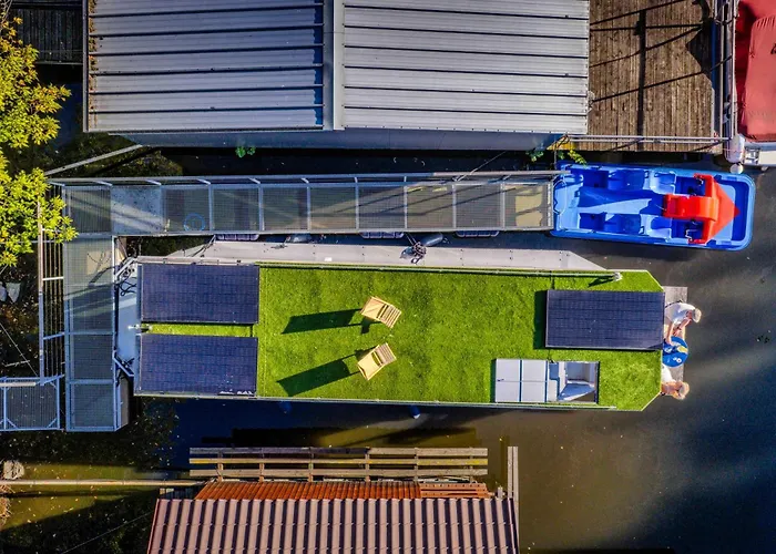 Bateau-hôtel Houseboat With Paddle Boat -sail, Explore And Relax