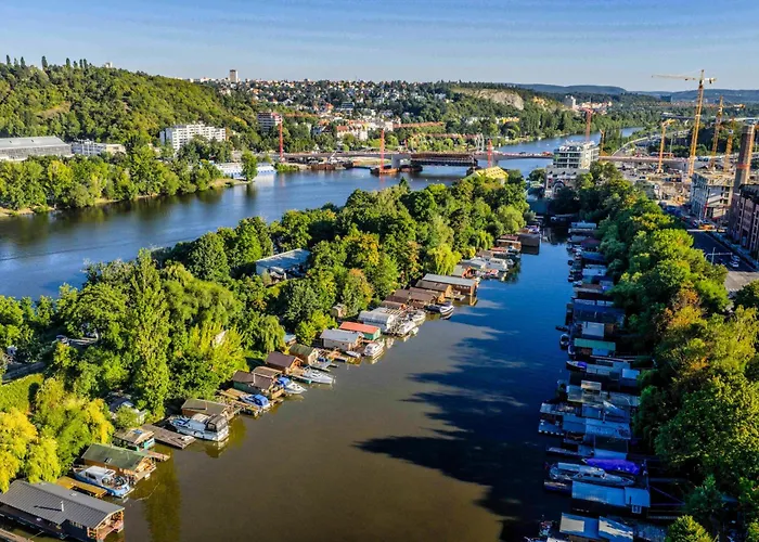 Bateau-hôtel Houseboat With Paddle Boat -sail, Explore And Relax Prague