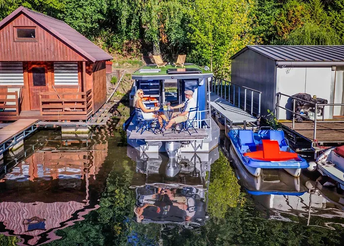 Houseboat With Paddle Boat -sail, Explore And Relax 보트호텔 *