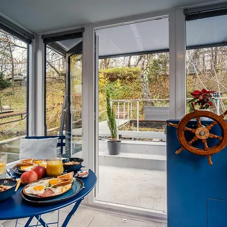 بوتيل Romantic Houseboat Neptun In Prague With Paddle Boat