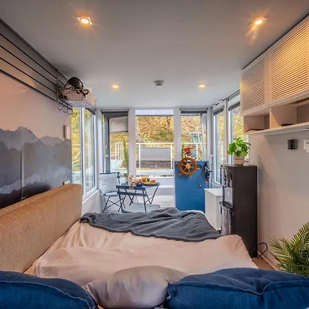 Romantic Houseboat Neptun In Prague With Paddle Boat براغ