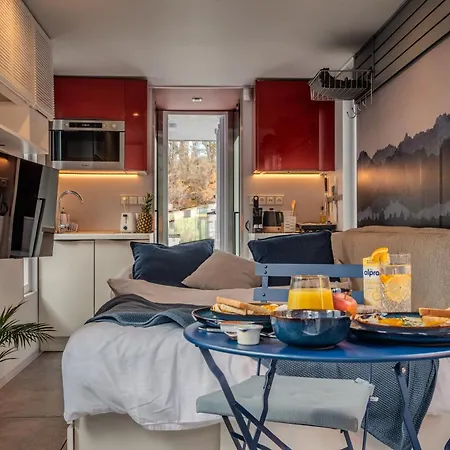 Romantic Houseboat Neptun In Prague With Paddle Boat * براغ