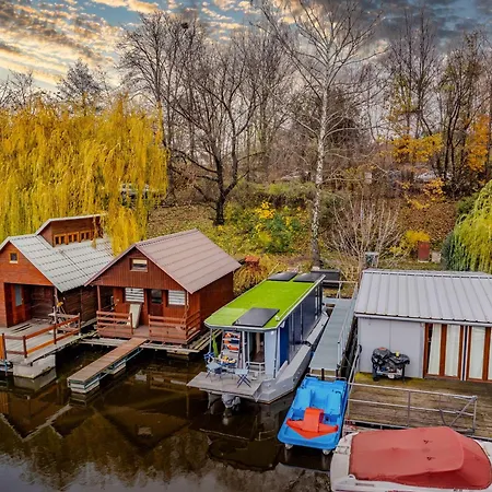 Romantic Houseboat Neptun In Prague With Paddle Boat *