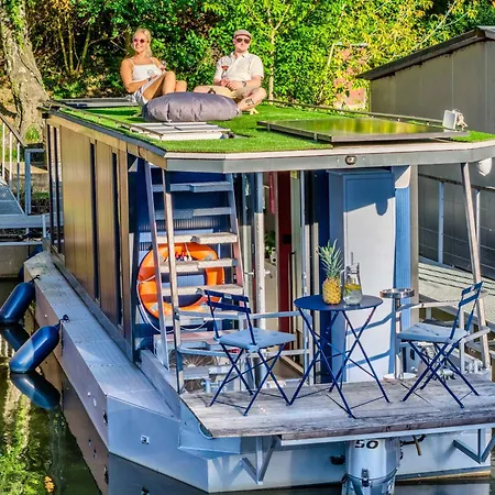 Romantic Houseboat Neptun In Prague With Paddle Boat *