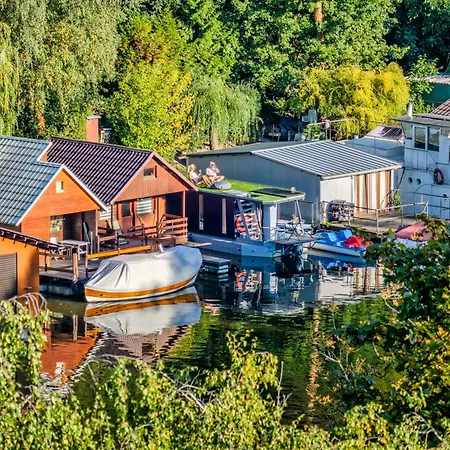 Romantic Houseboat Neptun In Prague With Paddle Boat *
