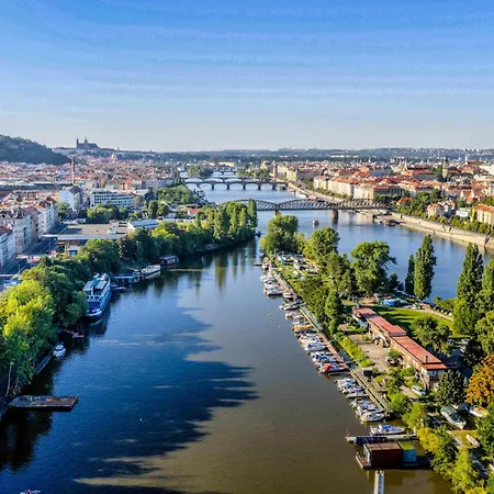 Romantic Houseboat Neptun In Prague With Paddle Boat * פראג