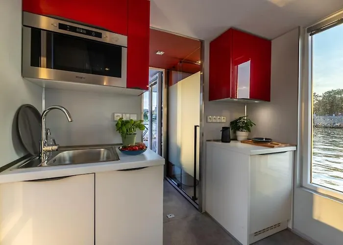 Houseboat With Paddle Boat -sail, Explore And Relax