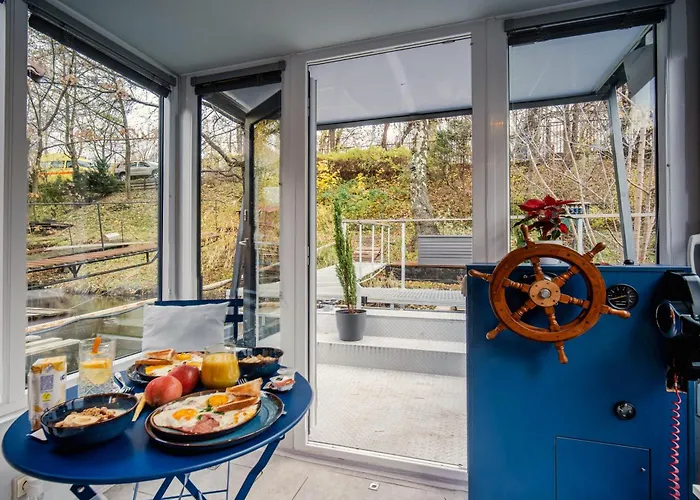 Tekne Houseboat With Paddle Boat -sail, Explore And Relax