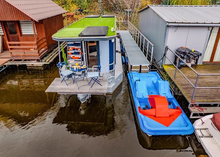 Houseboat With Paddle Boat -sail, Explore And Relax