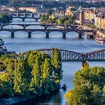 Houseboat With Paddle Boat -sail, Explore And Relax Botel Prague