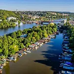 Botel Houseboat With Paddle Boat -sail, Explore And Relax Prague